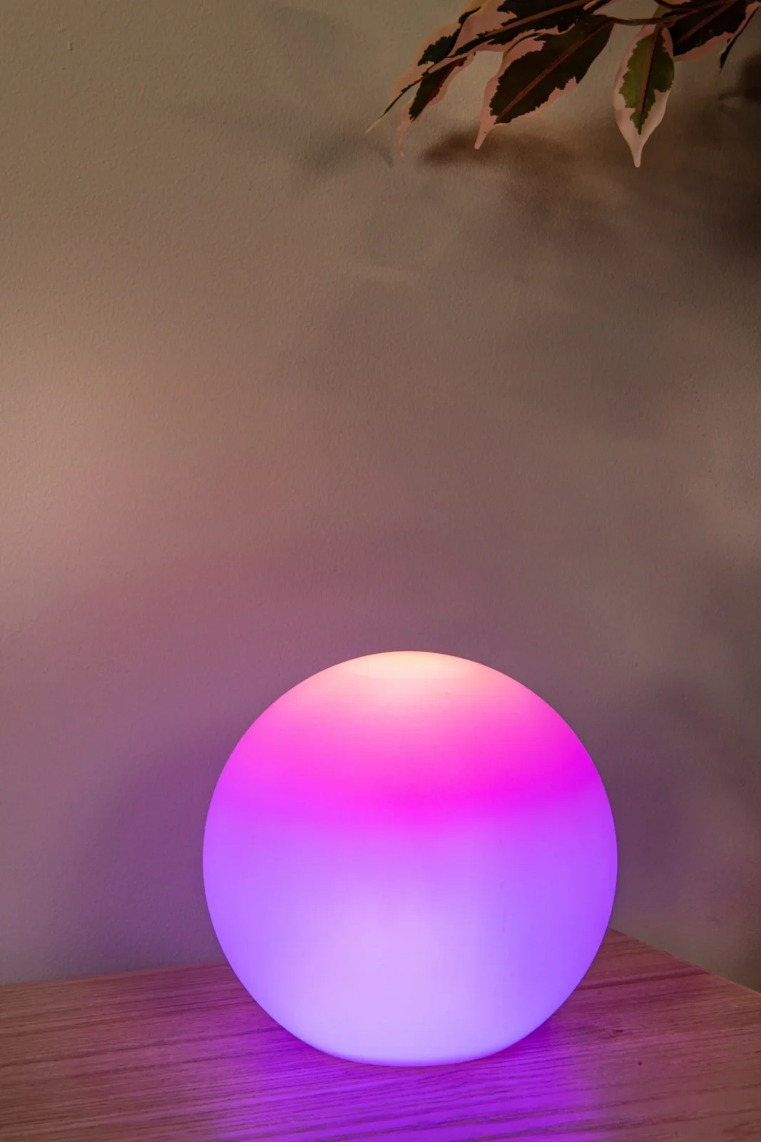 Lucide PINO - Nabu00edjateu013enu00e1 stolnu00e1 lampa do interiu00e9ru/exteriu00e9ru - batu00e9riovu00fd balu00edk - LED tlmenu00fd. - CCT - 1x1,5W 2700K/6500K - IP65 - Rgb - biela | Essential