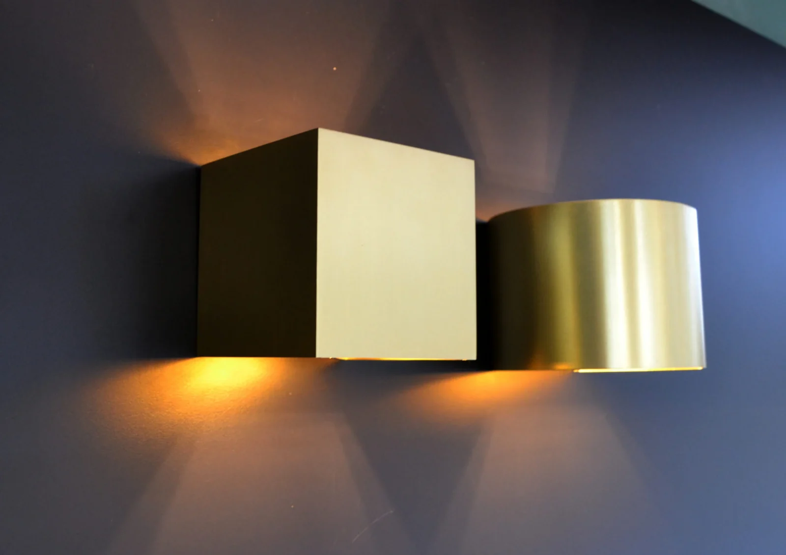Lucide XIO - Nu00e1stennu00e9 svetlo - LED tlmenu00e9. - G9 - 1x3,5W 2700K - nastaviteu013enu00fd uhol lu00fau010da - Matt Gold / Brass