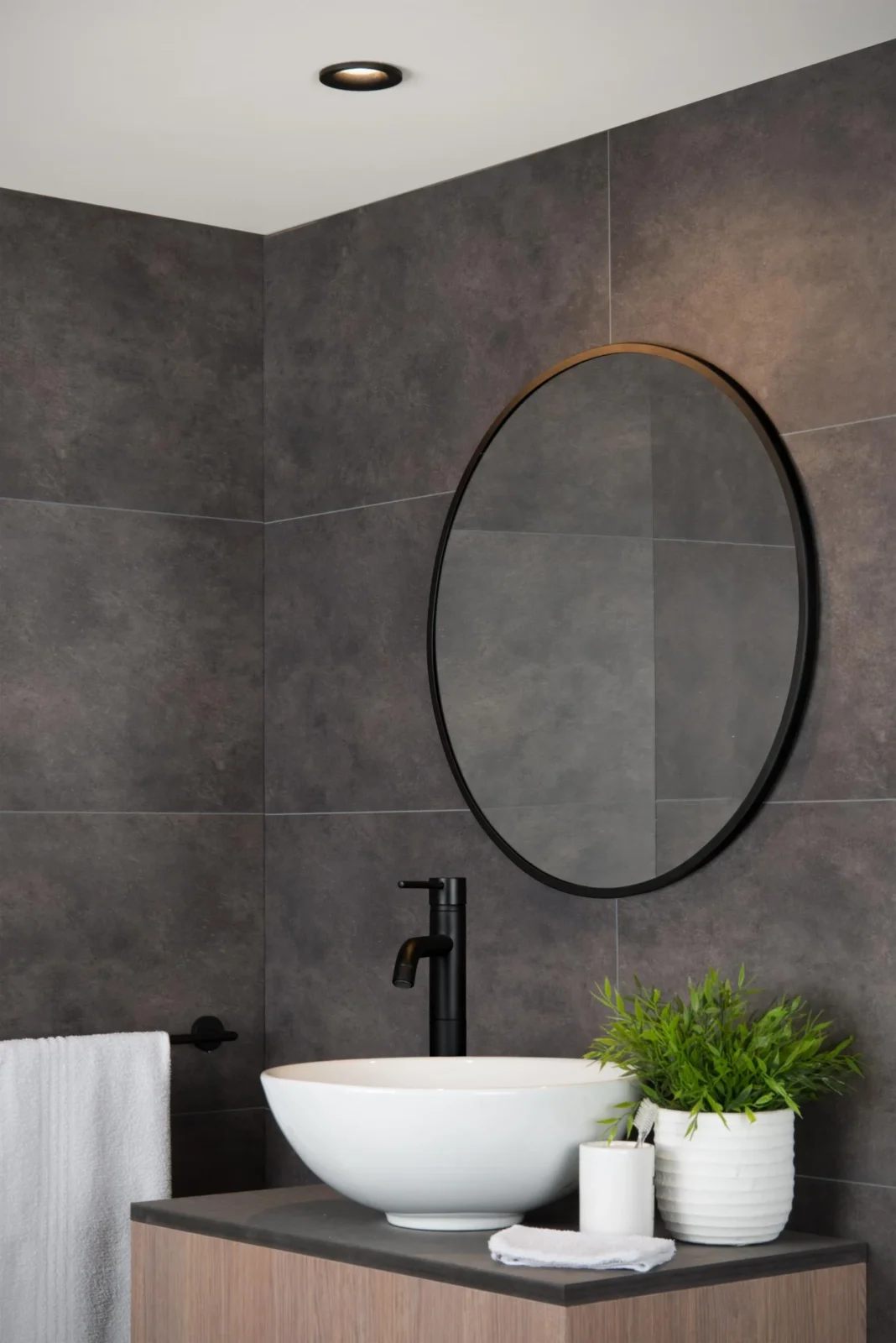 Lucide ZIVA - Zapustenu00e9 reflektor Ku00fapeu013eu0148a - u00d8 8,4 cm - 1xGU10 - IP44 - u010dierna