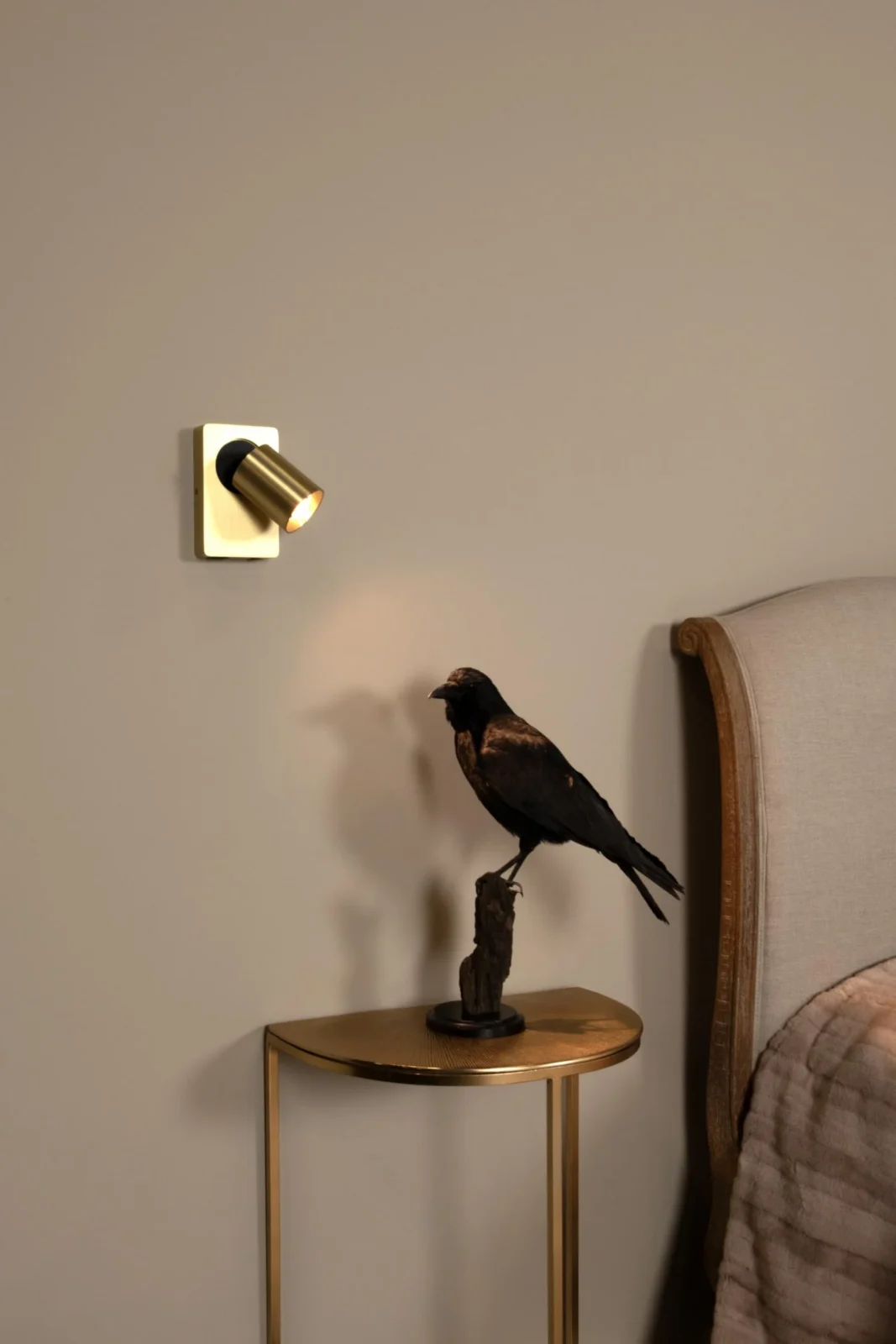 Lucide NIGEL - Lampa pri posteli / nu00e1stennu00e9 svetlo - LED tlmenu00e9 po teplu00e9 - GU10 - 1x5W 2200K/3000K - s USB nabu00edjacu00edm bodom - Matt Gold / Brass