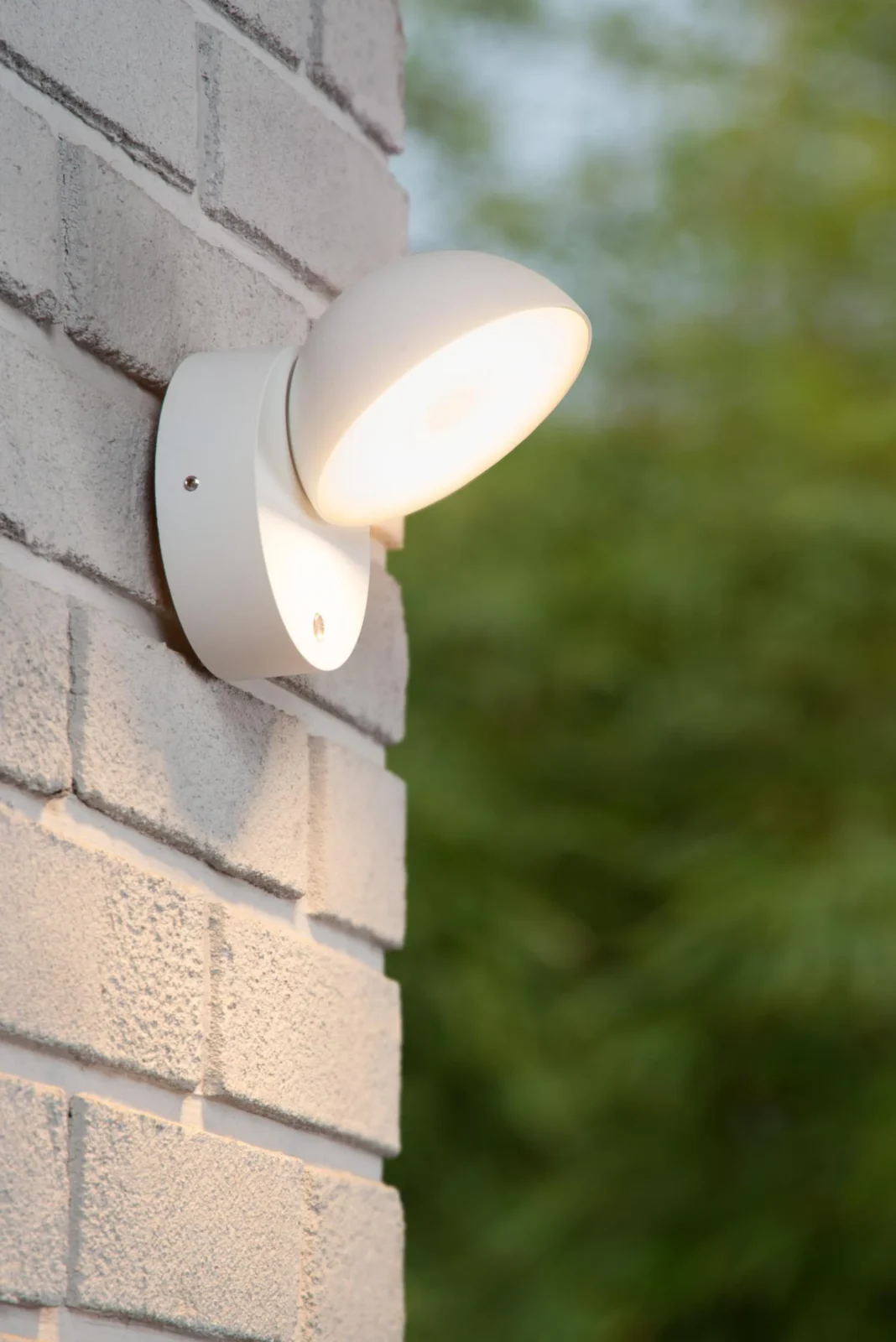 Lucide FINN - Nu00e1stennu00e9 svetlo vnu00fatornu00e9/vonkaju0161ie - LED - 1x12W 3000K - IP54 - Senzor du0148a/noci - biely