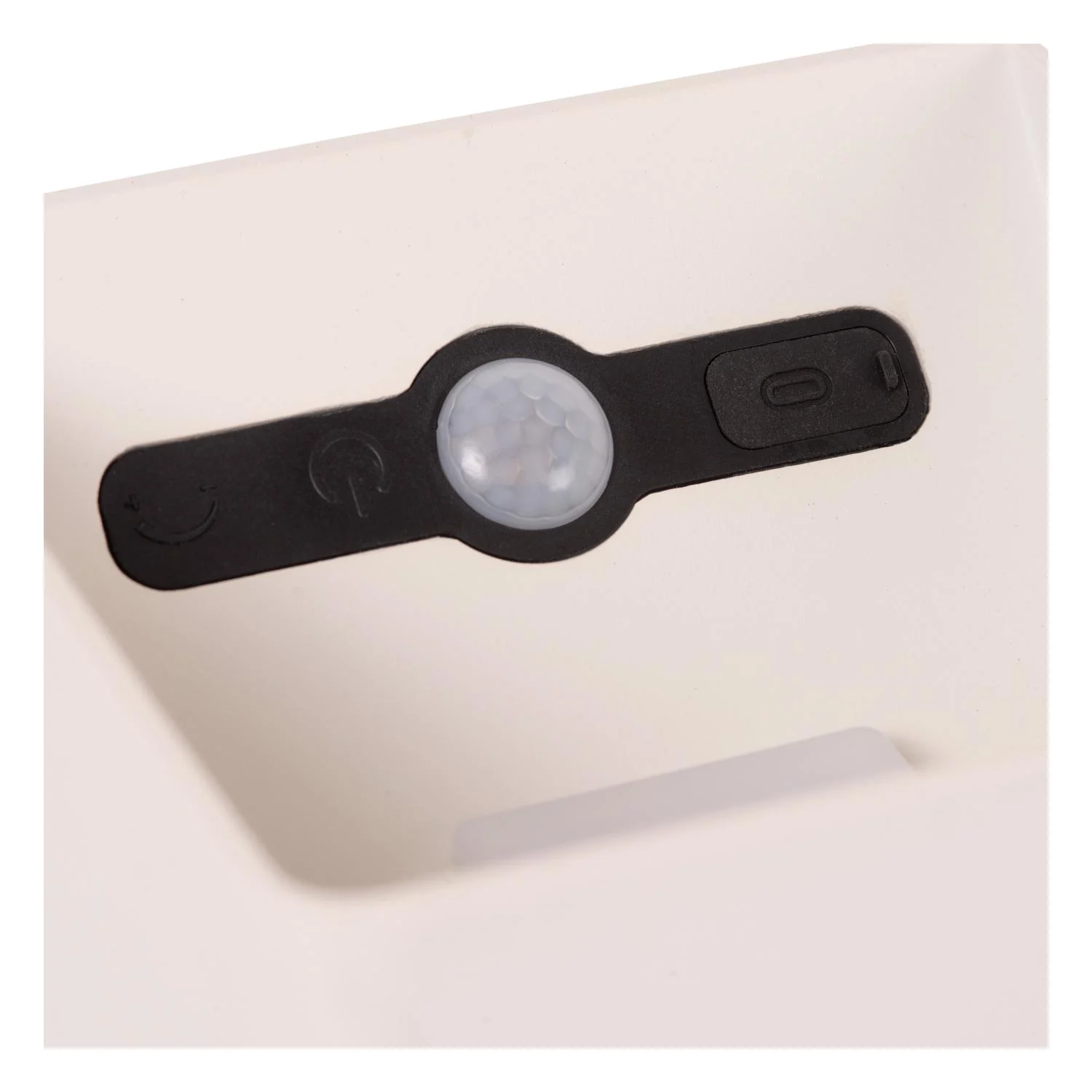 Lucide VERTIGO - Nabu00edjateu013enu00e9 nu00e1stennu00e9 svetlo do interiu00e9ru/exteriu00e9ru - batu00e9riovu00fd balu00edk - LED tlmenu00fd. - 1x6W 2700K - IP54 - pohybovu00fd senzor - magneticku00fd - biely