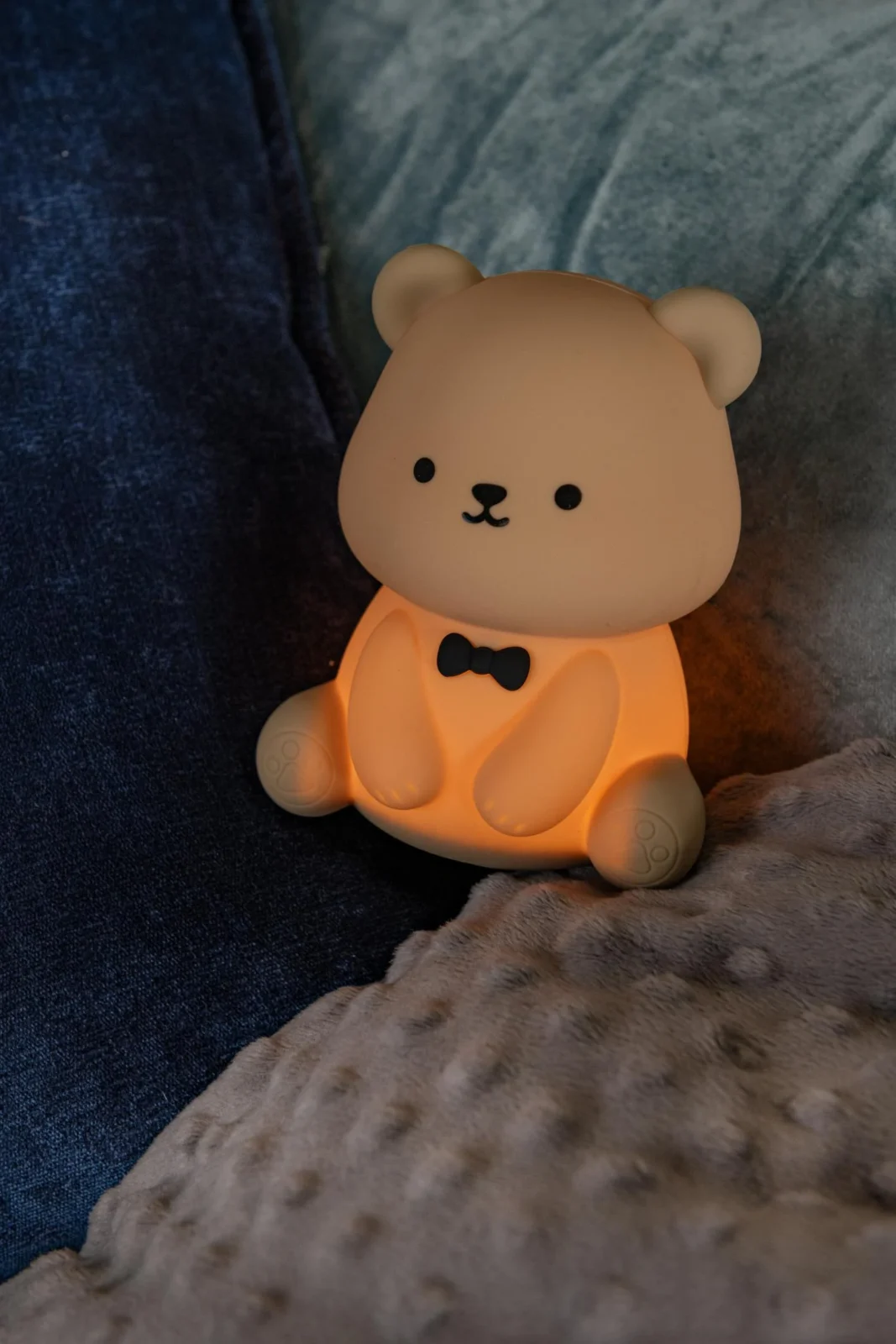 Lucide PINCHA BEAR - Nabu00edjateu013enu00e9 nou010dnu00e9 svetlo pre deti - Batu00e9riovu00fd balu00edk - LED 3 StepDim - 1x0,5W 2100K - Rgb - Hnedu00e1 | Essential