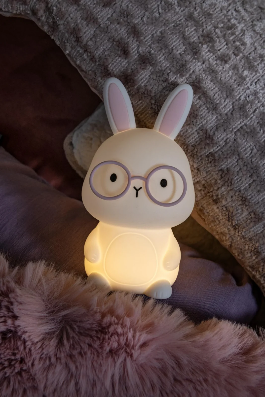 Lucide PINCHA RABBIT - Nabu00edjateu013enu00e9 nou010dnu00e9 svetlo pre deti - Batu00e9ria - LED 3 StepDim - Rgb - Biela | Essential