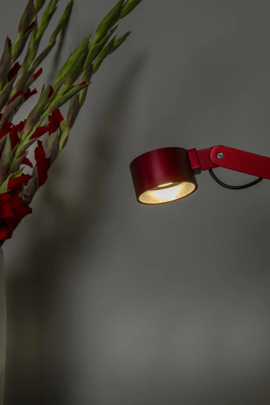 Lucide OGDEN - Stolnu00e1 lampa - LED 3 StepDim - 1x7W 3000K - u010dervenu00e1 | Pru00e9miovu00e9