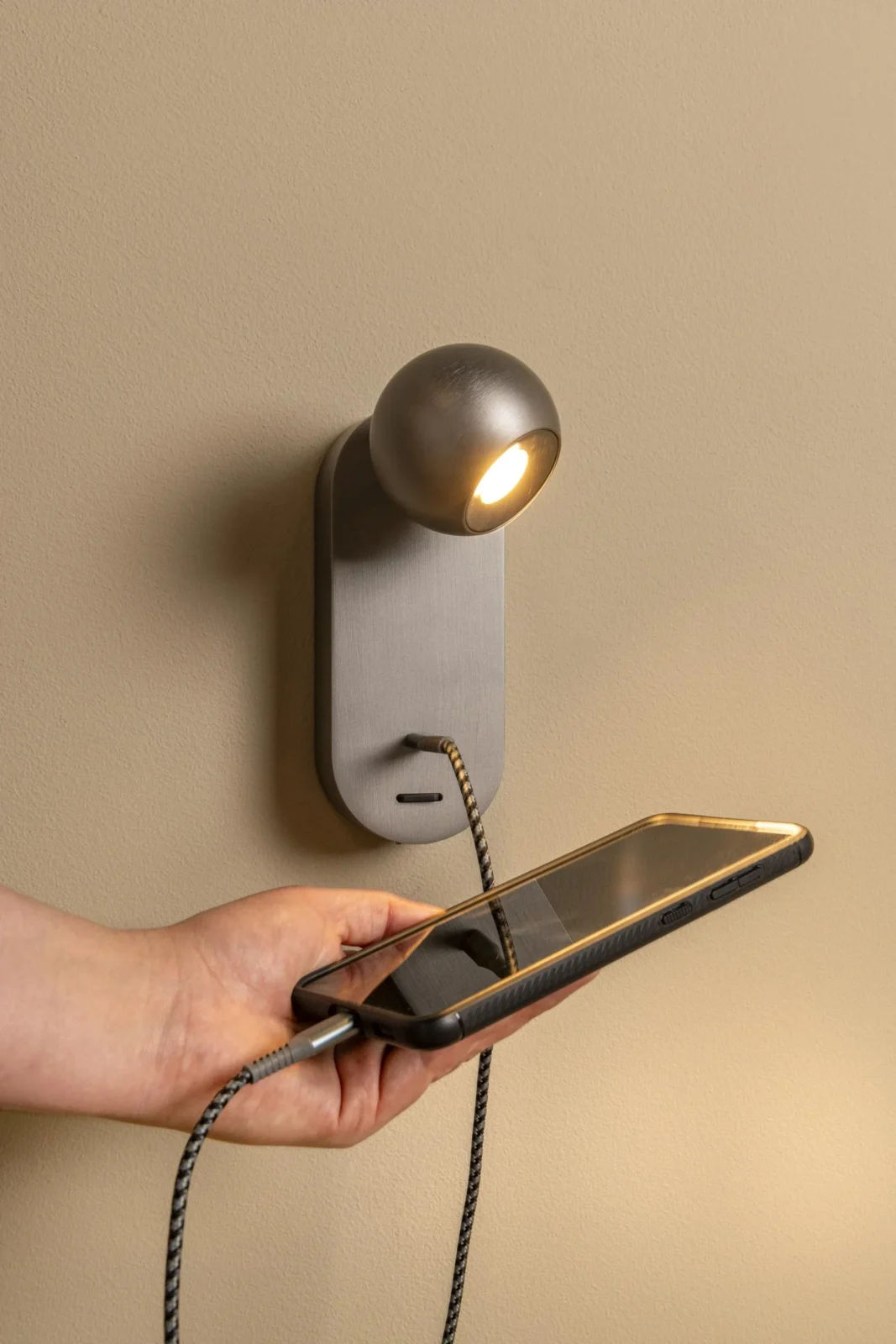 Lucide MONTANA - Nu00e1stennu00e9 svetlo - LED - CCT - 1x6,3W 2700K/4000K - S USB nabu00edjacu00edm bodom - Grey iron | Pru00e9miovu00e9