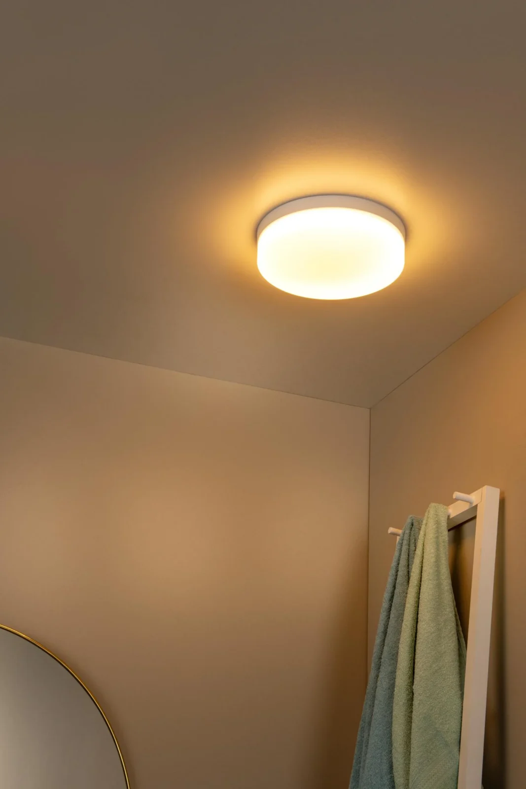 Lucide BISKIT - Spu00fau0161u0165acie stropnu00e9 svetlo Ku00fapeu013eu0148a - u00d8 28 cm - LED - 1x18W 2700K - IP44 - Pohybovu00fd senzor - biela