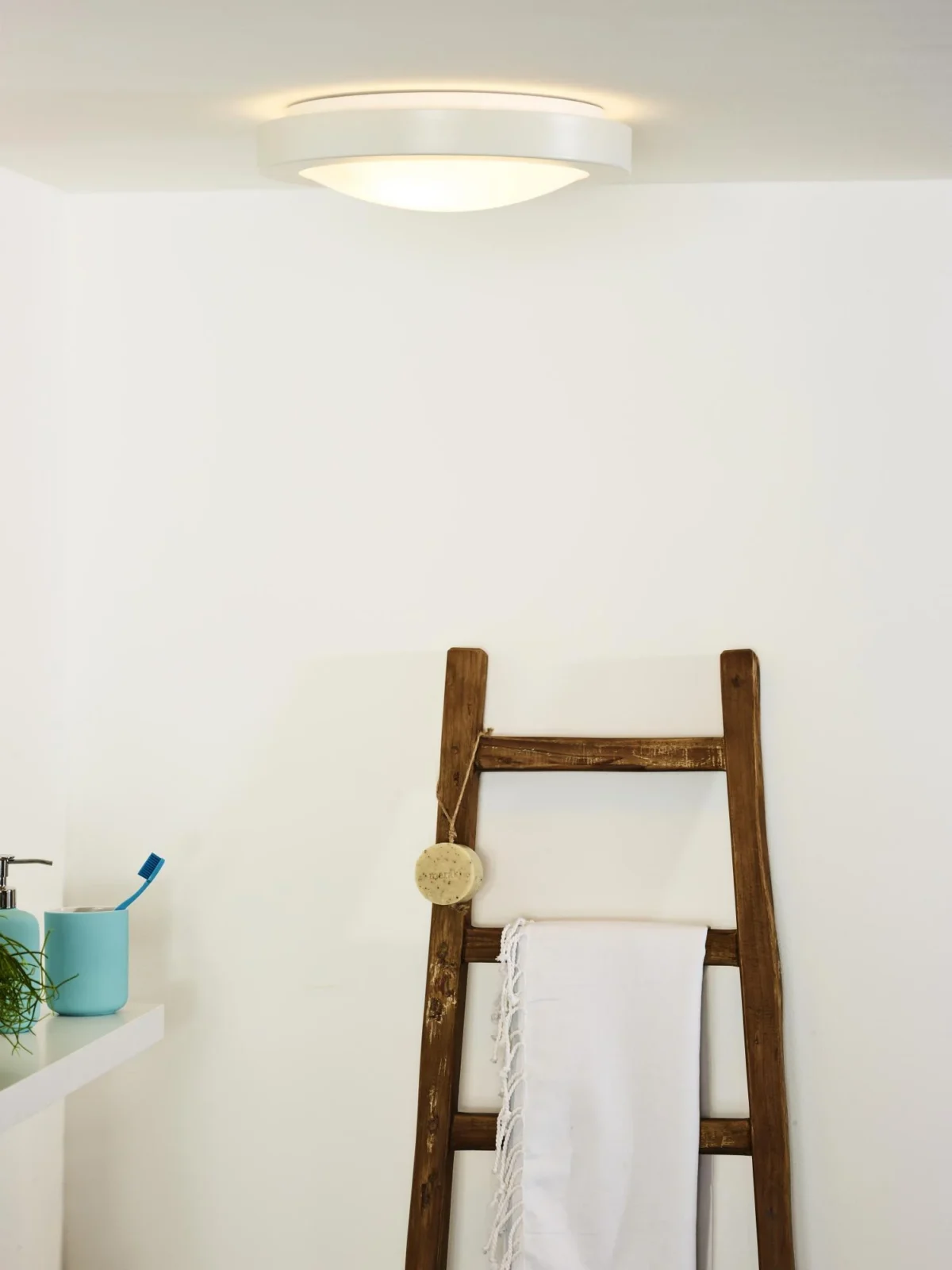 Lucide FRESH - Splachovacie stropnu00e9 svetlo Ku00fapeu013eu0148a - u00d8 35 cm - 2xE27 - IP44 - biela